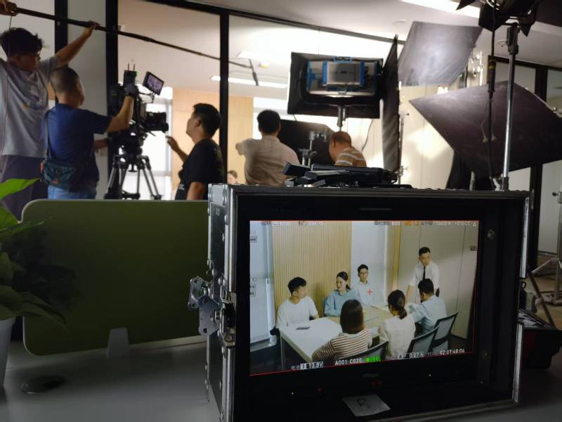 正定县TVC拍摄公司：科技产品视觉化大师，诠释未来感与功能美学
